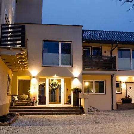 Semesterbostad Haus Schnoell Family 1 *
