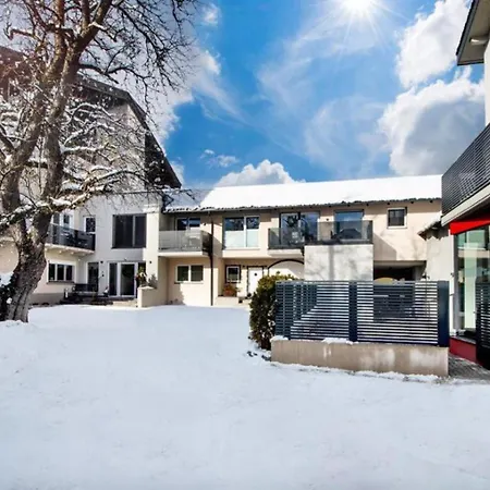 Semesterbostad Haus Schnoell Family 1